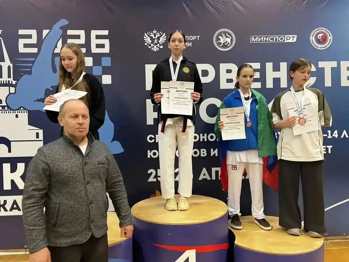 спортсмены на пъедестале