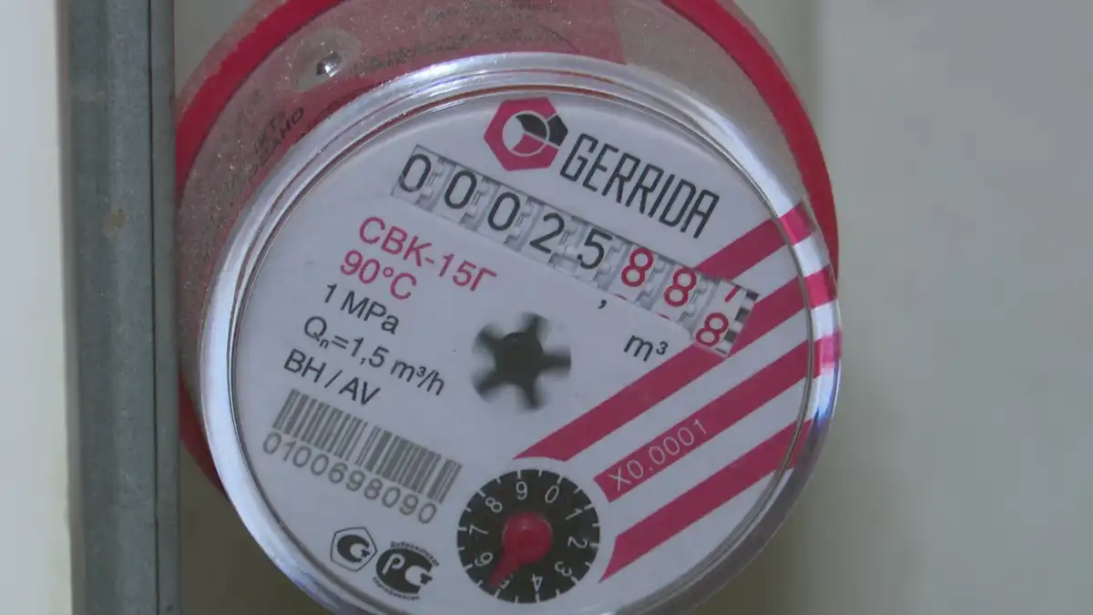 счетчик воды крупный план