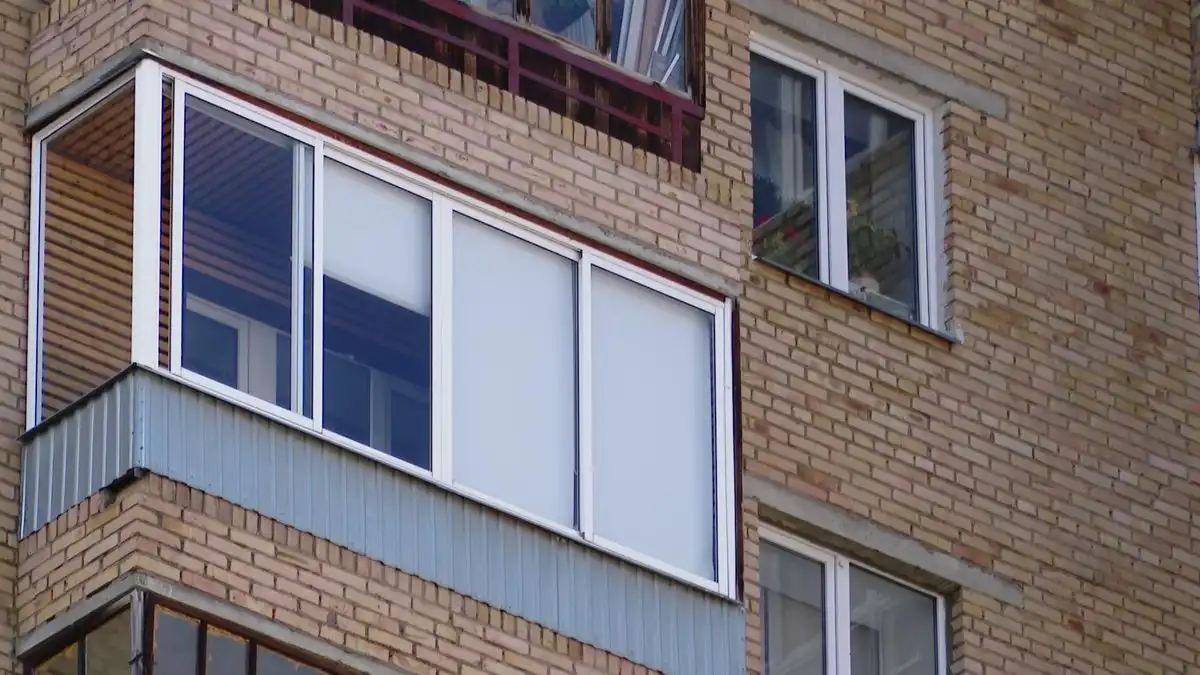 Балкон многоквартирного дома в Нижнекамске