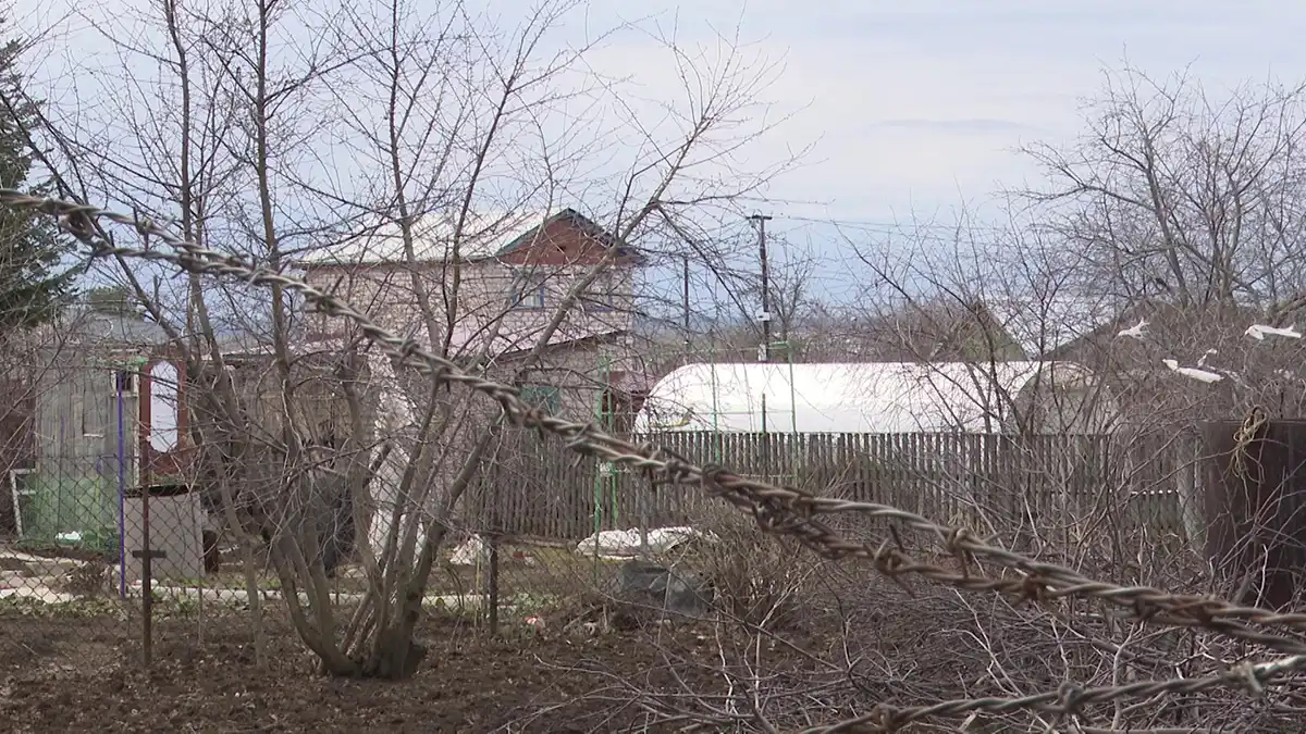 Дачный участок весной