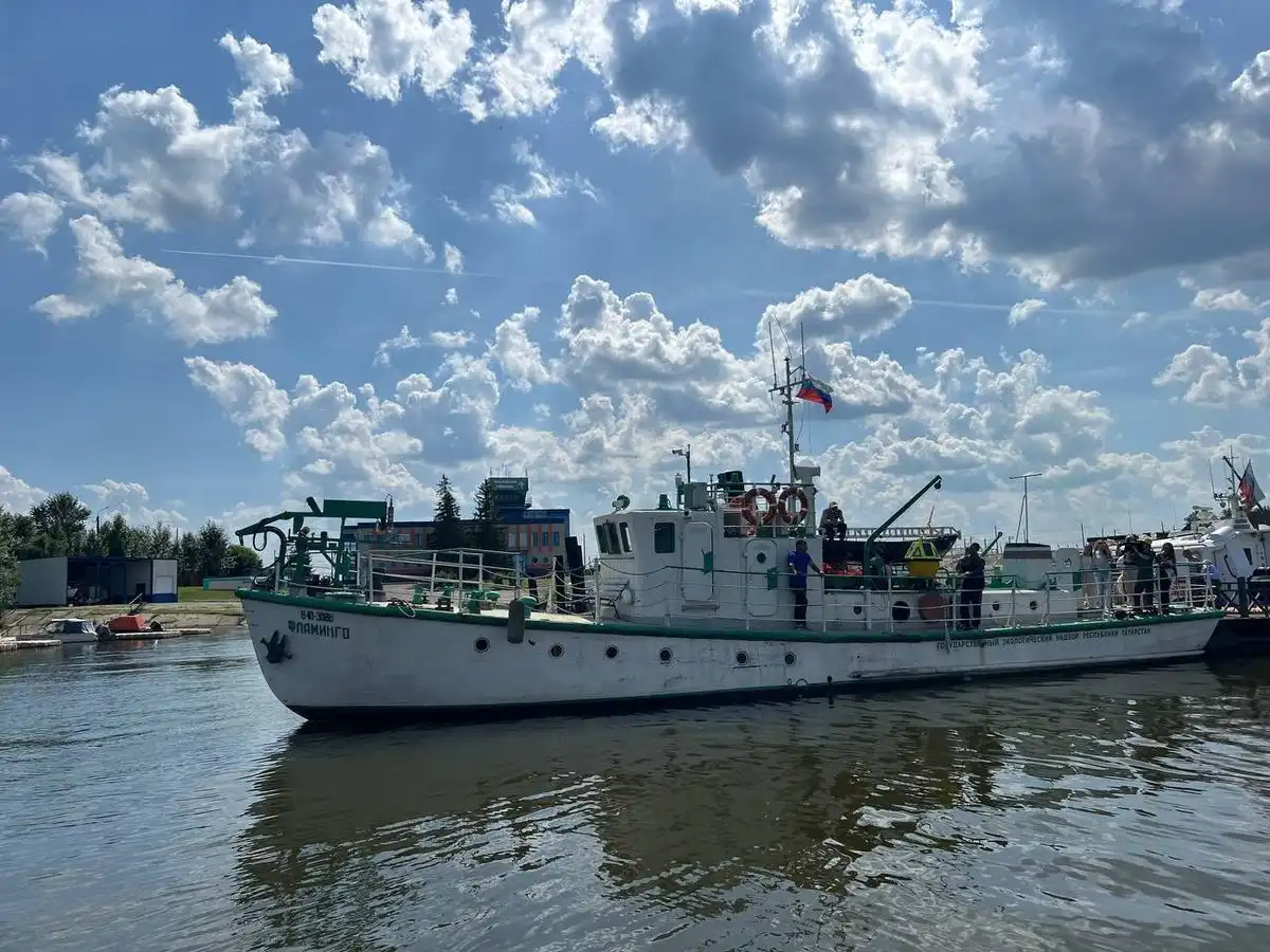 Катер на реке в Татарстане