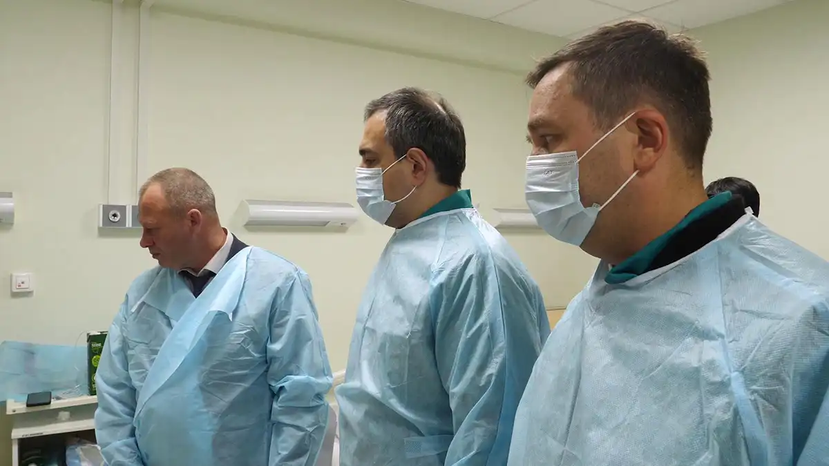 председатель правления СИБУРа Михаил Карисалов навещает пострадавших при взрыве на Нижнекамскнефтехиме