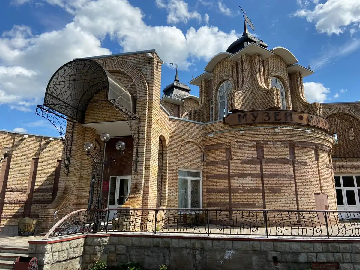 нижнекамск комплексный музей вид с улицы