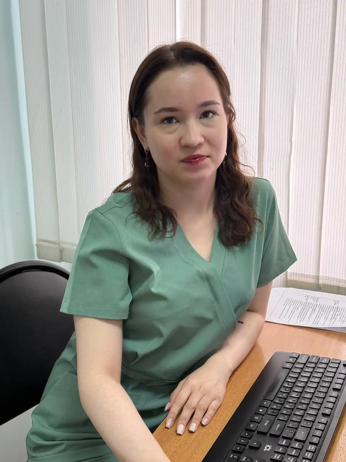 молодой врач онколог девушка