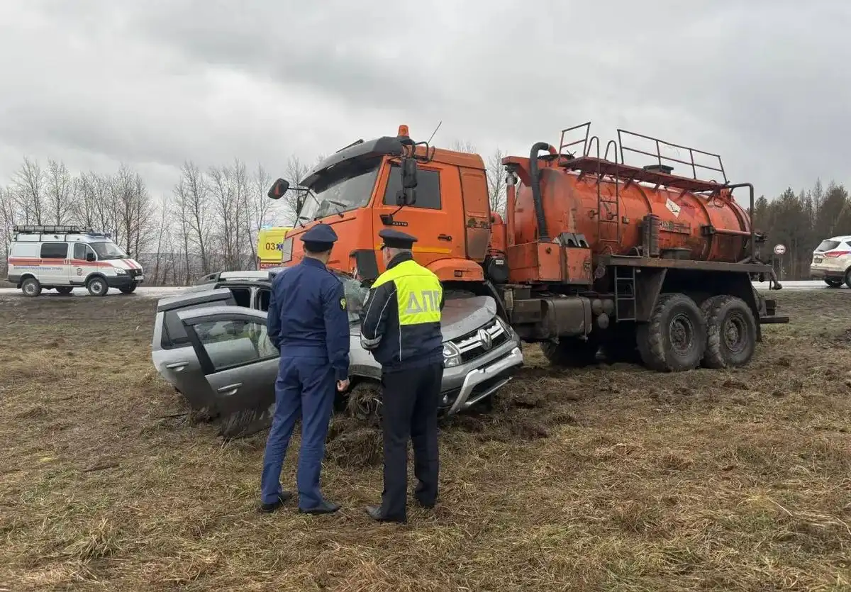 Рено врезался в автоцистерну на трассе Казань — Оренбург в Альметьевском районе