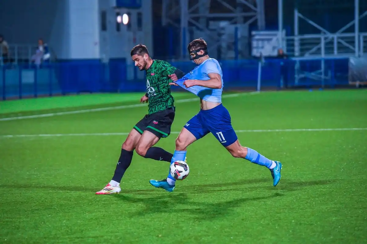 «Нефтехимик» играет с «Ротором» в Волгограде