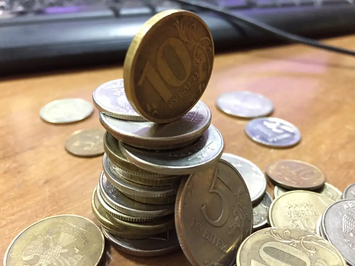 деньги мелочь десять пять рублей