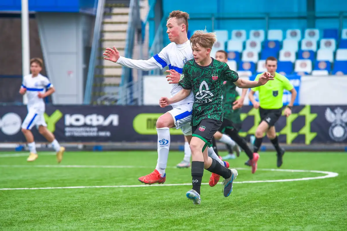 футбол юниоры поле матч мяч