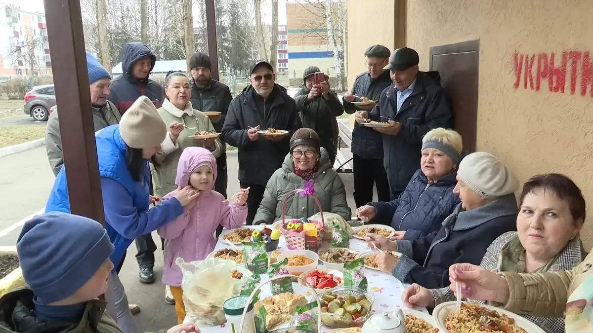 Жильцы домов по улице Юности в Нижнекамске отмечают Пасху