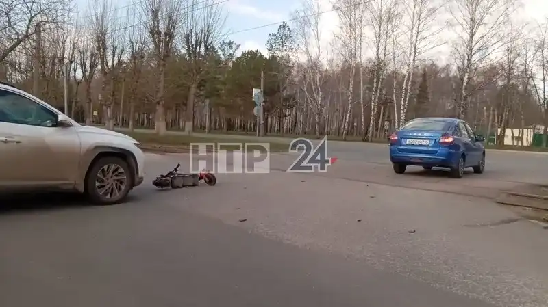 дтп самокат внедорожник на дороге в городе перекресток