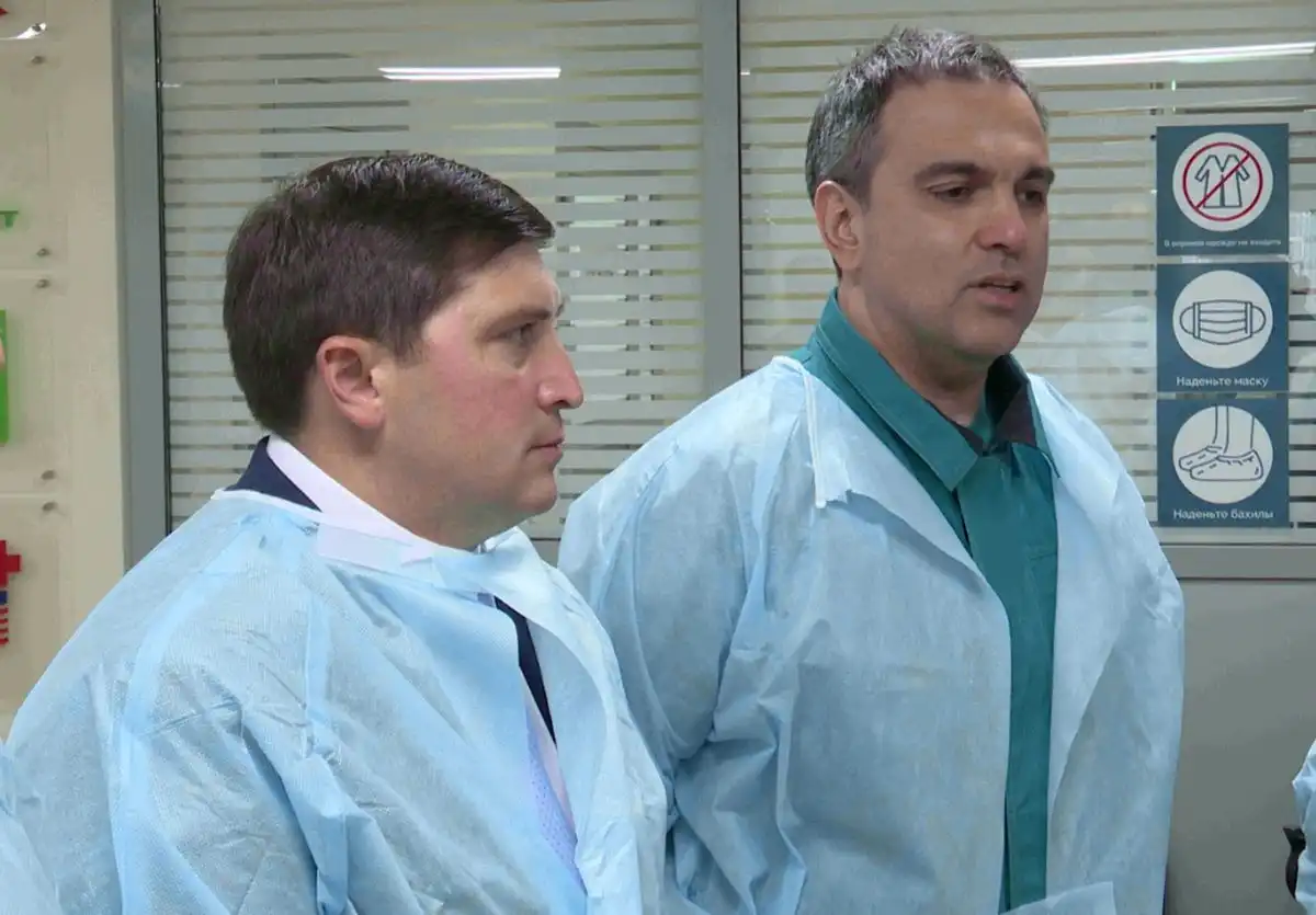 Радмир Беляев, Михаил Карисалов навещают в больнице пострадавших при взрыве на Нижнекамскнефтехиме