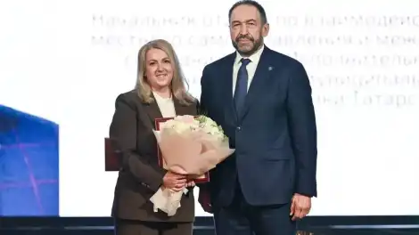 Начальника отдела из Нижнекамска наградили Благодарностью Раиса РТ - телеканал НТР 24
