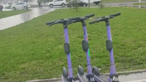 В Нижнекамске начался сезон проката электросамокатов - телеканал НТР 24