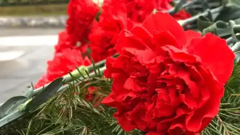 В Нижнекамске состоялись похороны четырех сотрудников «Нижнекамскнефтехима» - телеканал НТР 24