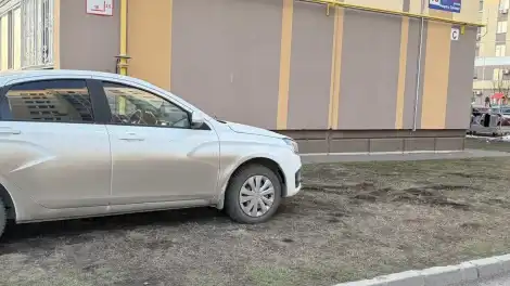 В Нижнекамске усилили борьбу с парковкой на газонах: штрафы до 100 тысяч рублей - телеканал НТР 24