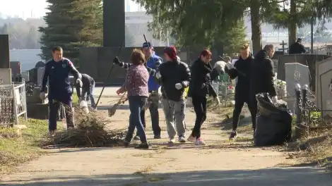 На городском кладбище Нижнекамска состоится средник - телеканал НТР 24