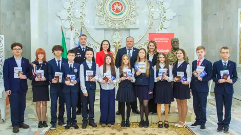 В Нижнекамске 12 ребят получили первые паспорта на церемонии ко Дню космонавтики - телеканал НТР 24