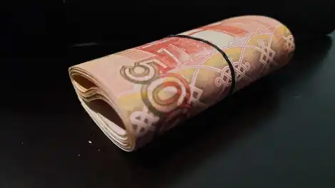 Пятитысячные купюры Банка России
