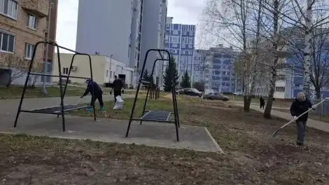 В Нижнекамске жители дома на проспекте Мира вышли на субботник - телеканал НТР 24