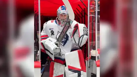 Хоккеисты «Нефтехимика» вышли на матч с траурными ленточками - телеканал НТР 24