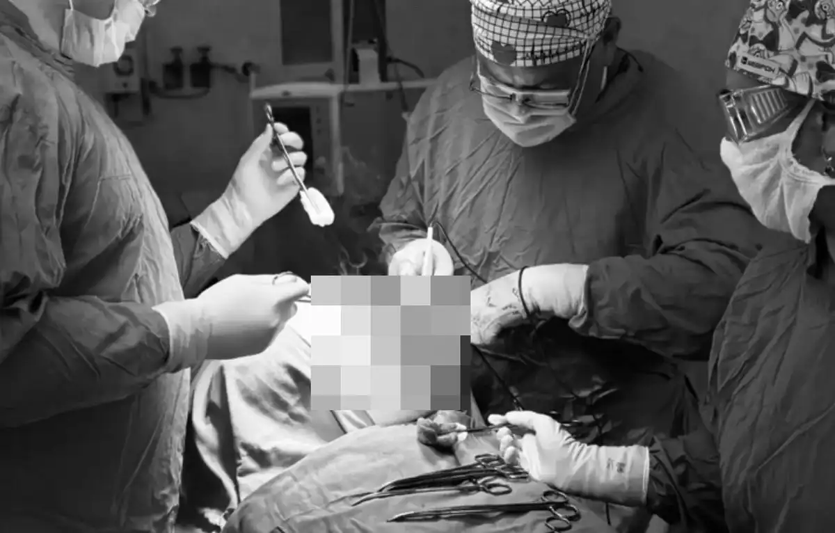 Нижнекамские онкологи проводят операцию по удалению гигантской опухоли весом в 13 кг