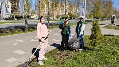 Люди на субботнике