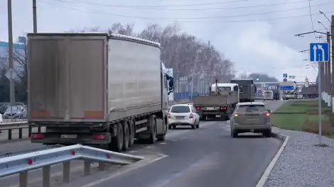 дорога машины поток иномарка автоваз