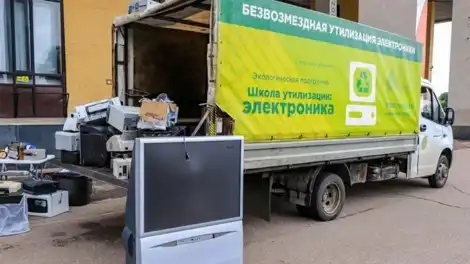 в Газель грузят старую технику