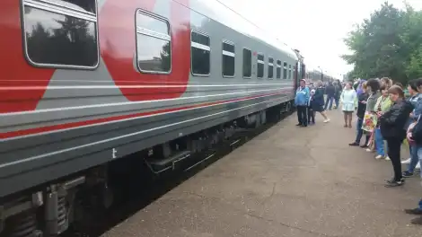пассажирский поезд на станции в Нижнекамске