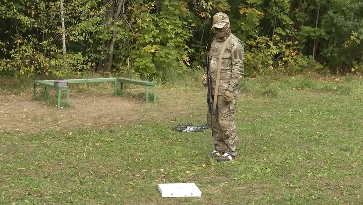 военный на полигоне