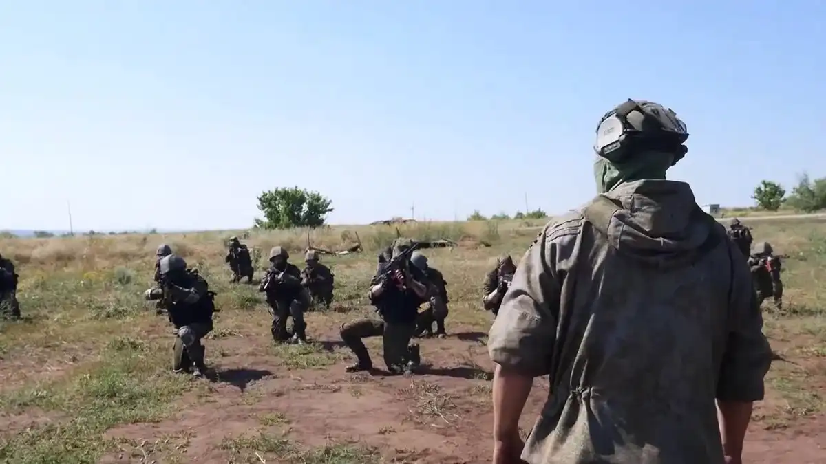 военный на полигоне