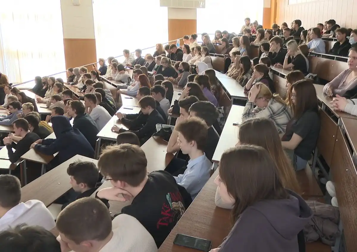 студенты в аудитории