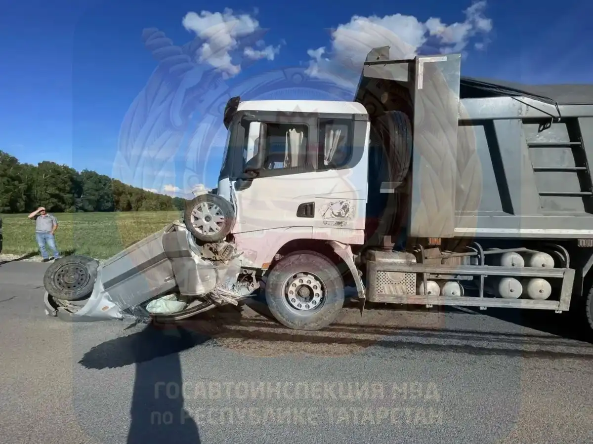 Ford врезался в самосвал 1 июня в Татарстане