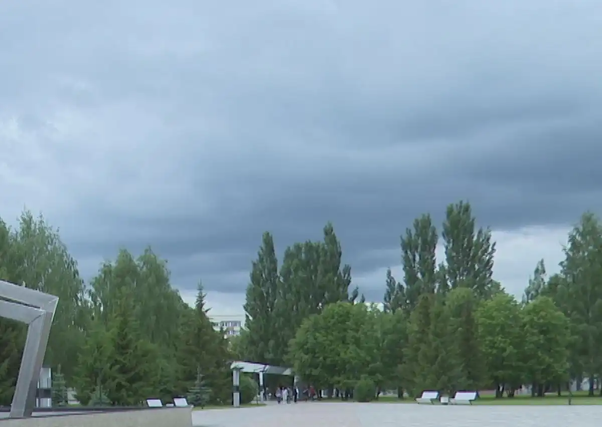 тучи пасмурное небо сквер Лемаева