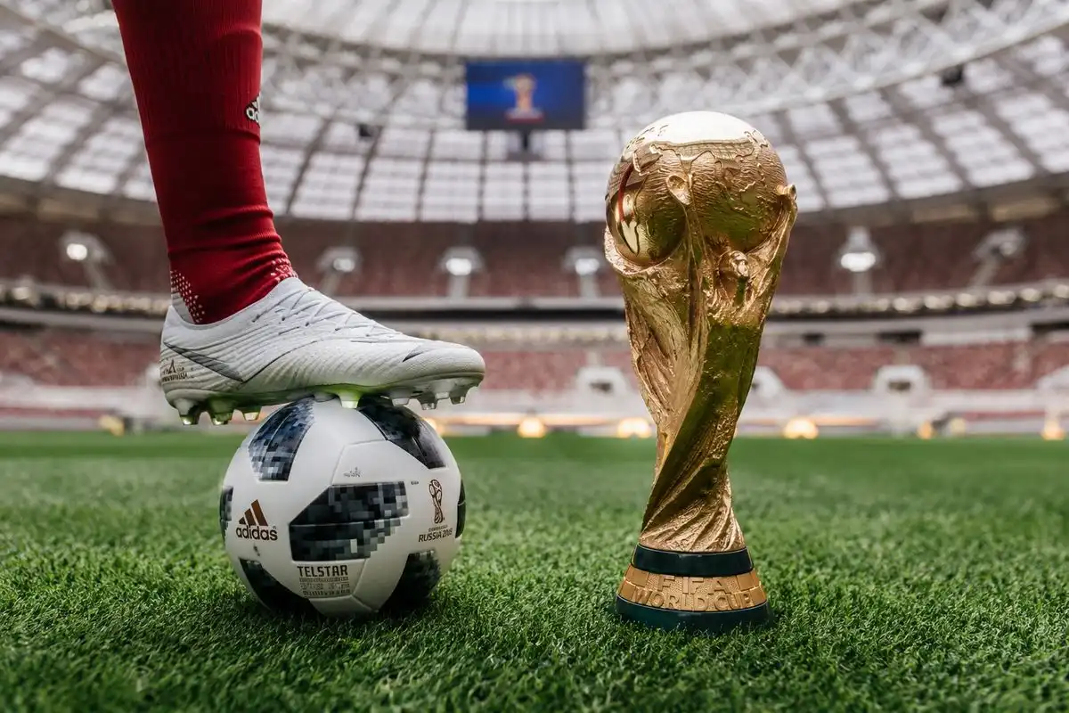 нога футболиста на мяче, Кубок FIFA