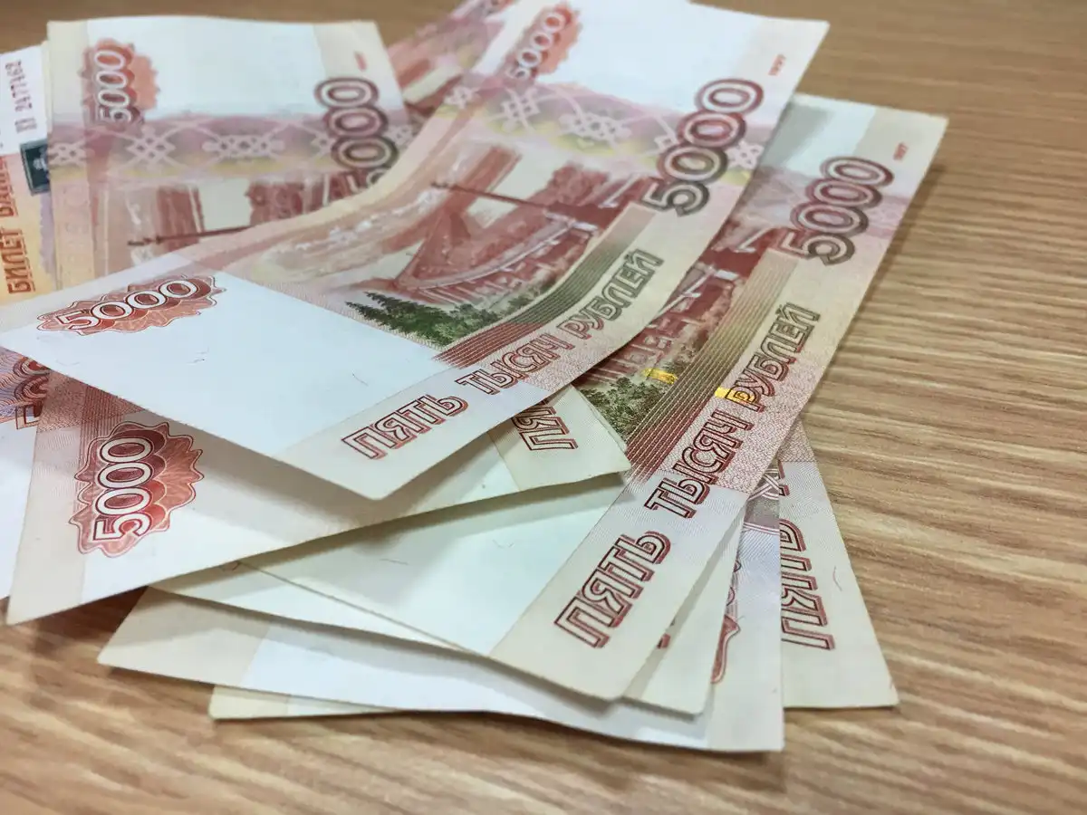 Банкноты номиналом 100 рублей