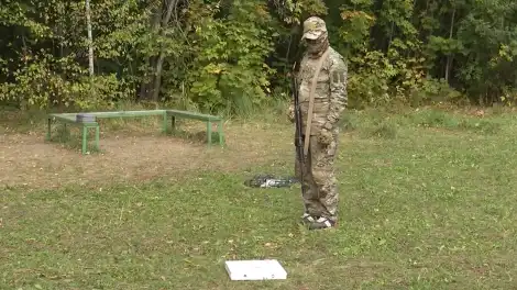 военный на полигоне
