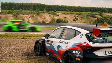 гоночный автомобиль