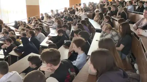 студенты в аудитории