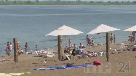 люди на пляже в Нижнекамске
