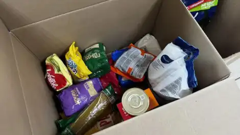 продукты в коробке