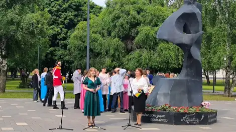 Памятник Пушкину в Нижнекамске на Школьном бульваре