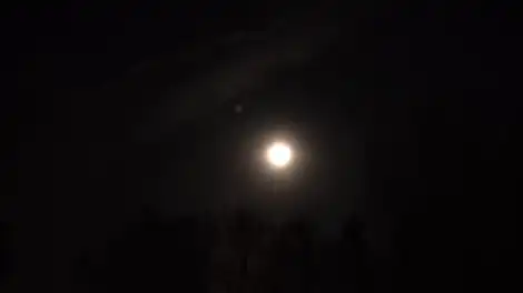луна в ночном небе