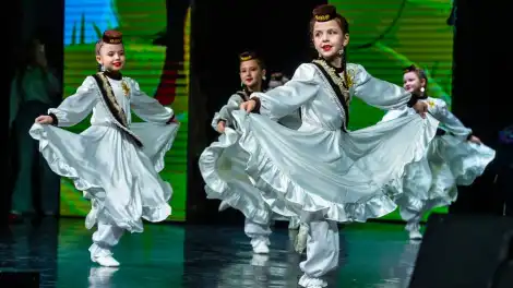 Ансамбль Нардуган на сцене в Нижнекамске