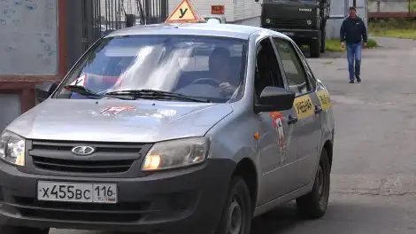 учебный автомобиль экзамен по вождению