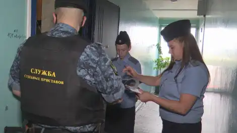 судебные приставы ходят по квартирам