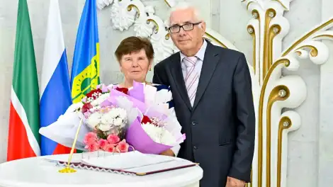 Семья  Калимуллиных из Нижнекамска в ЗАГС отметила 55-летие брака
