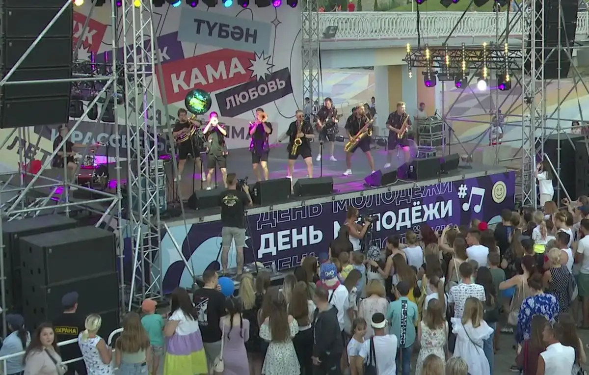 сцена на Дне молодежи в Нижнекамске