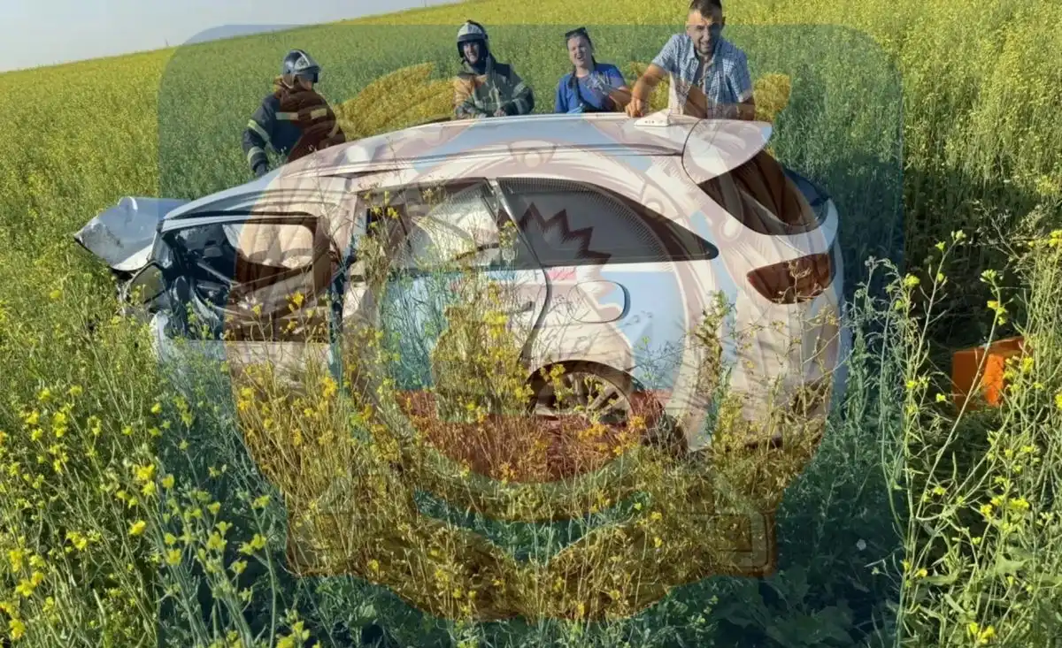 автомобиль в кювете