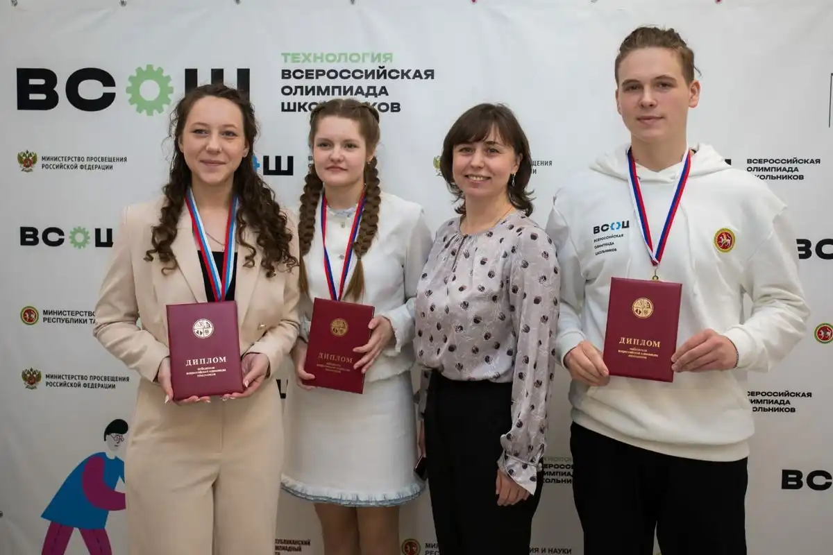 учительница технологии гимназии № 32 Елена Гаранина